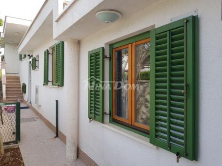 Prodaje se prekrasna Mediteranska Apartmanska Kuća u Petrčanima