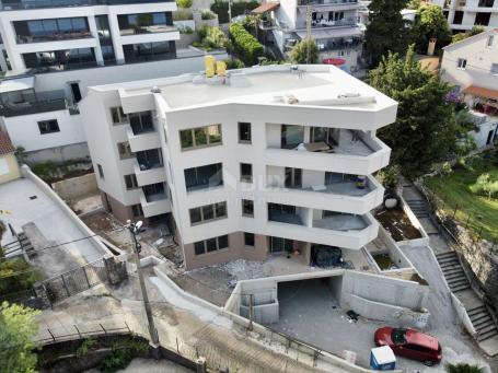 OPATIJA, ZENTRUM – luxuriöses Penthouse im Zentrum von Opatija, private Lage und Dachpool, nur 200 m