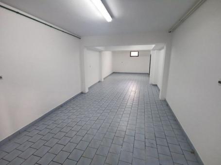 Višenamenski lokal u suterenu zgrade -70m2 