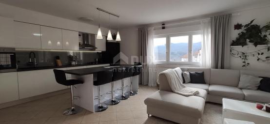 OPATIJA, PUŽI - Wohnung 70 m2 2 Schlafzimmer + Wohnzimmer + Garten + 2 Parkplätze! GELEGENHEIT!