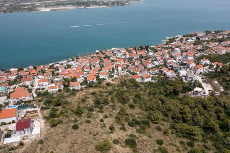 Čiovo, Žedno, atraktivno građevinsko zemljište s pogledom na more  3198 m2