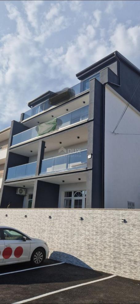 CRIKVENICA - studio apartment in a new building with a terrace and a parking space