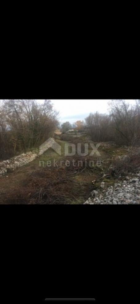 SOLINE, KRK - BUILDING LAND IN A QUIET ZONE