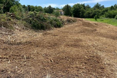 Labin, Kršan, građevinsko zemljište 875 m2 s građevinskom dozvolom  i plaćenim komunalijama