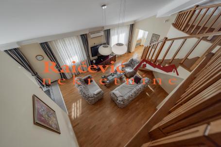 SAVSKI VENAC DEDINJE 135m2 , T , 375000e