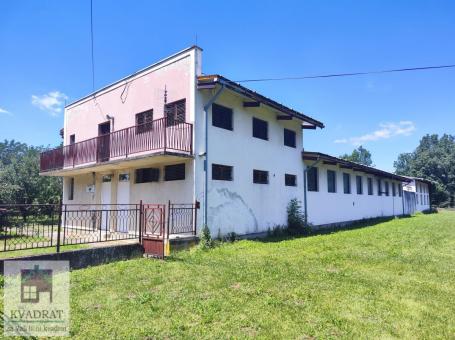 Poslovni prostor 302 m², Obrenovac, Vukićevica – 600 €