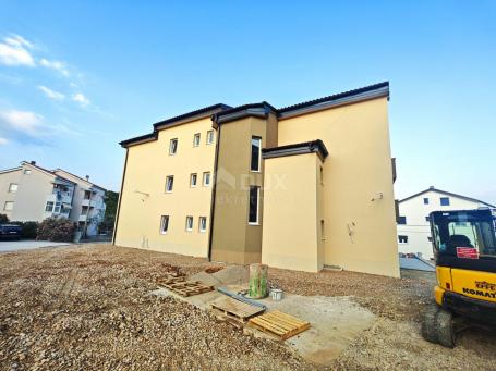 VIŠKOVO, MARINIĆI - 1 bedroom + bathroom in a new building with a garden!