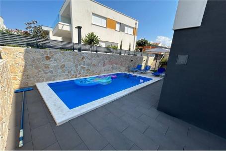 Flat Novalja, 75m2