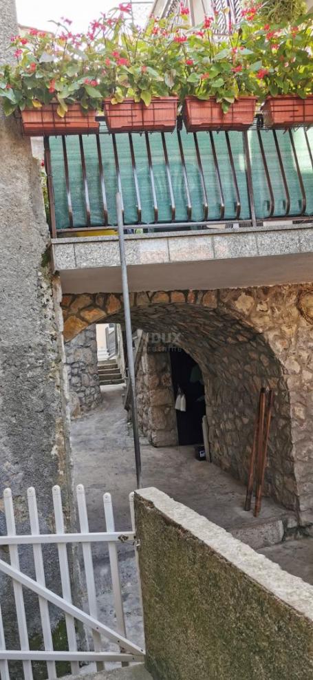 INSEL KRK, DOBRINJ - Einheimisches Haus mit Meerblick