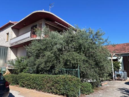 ZADAR, MELADA - Spacious two-story building with business premises