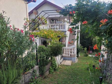 CRIKVENICA, TRIBALJ - two houses with an auxiliary building and a large garden