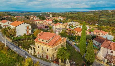 Momjan, izuzetna kuća sa prekrasnim pogledom!