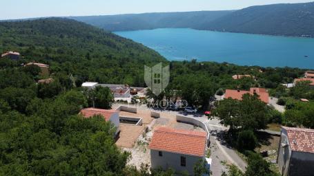 Labin, dvije renovirane kamene kuće sa bazenom, pogled more