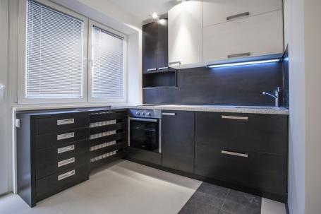 Crveni krst jednosoban, renoviran, moderno opremljen  550€