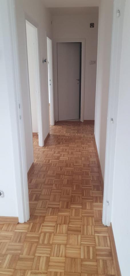 NOVI BEOGRAD BLOK 30 92m2 , L , 319000e