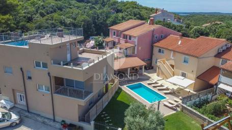 Two holiday houses near the beach, Štinjan