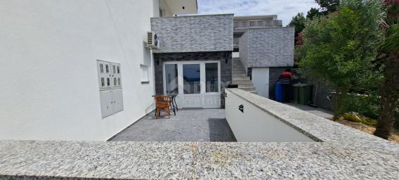 CRIKVENICA - 1 bedroom + bathroom in a new building with a terrace and a parking space