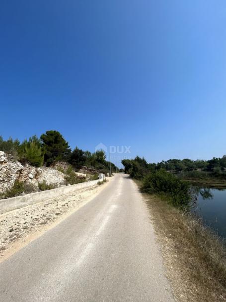 ZADAR, ZATON - Baugrundstück, erste Reihe zum Meer