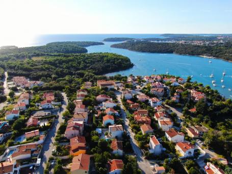 Kuća Predivna kuća sa bazenom u Banjolama