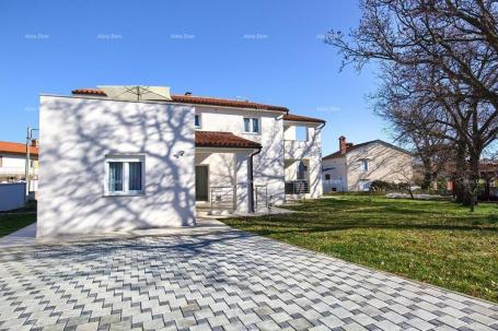 House House with 3 apartments and a large garden in Liznjan