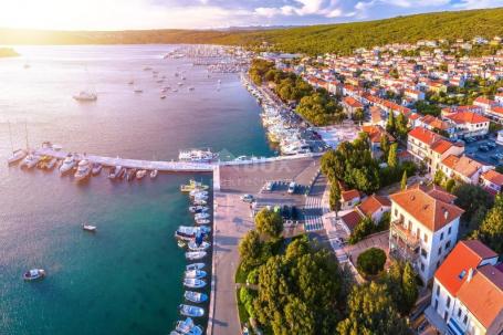 INSEL KRK, PUNAT - Renoviertes Haus, erste Reihe zum Meer