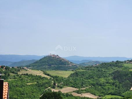 ISTRA, KAROJBA - Autohtona kamena kuća s pogledom na Motovun