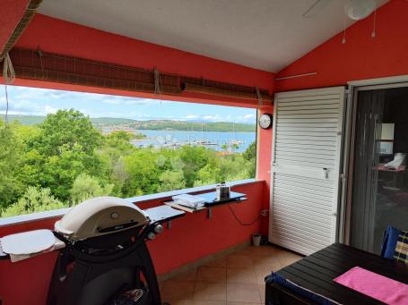 PREDIVAN APARTMAN UZ MARINU SA PANORAMSKIM POGLEDOM