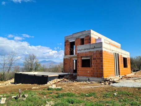  NOVOGRADNJA, KUĆA SA BAZENOM NA OSAMI, okolica Labina