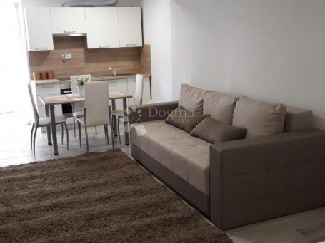 PRIMOŠTEN, prekrasan apartman na moru