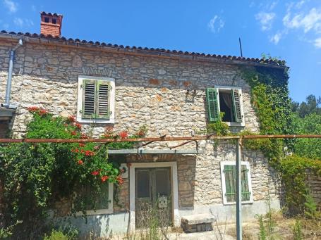 ISTRIA, VALBANDON - Istrian house with garden + building land 1917 m2 - CLOSE TO THE SEA !!