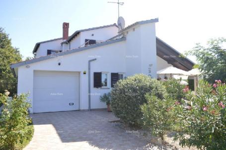 House Beautiful house with swimming pool!