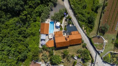 INSEL KRK, VRBNIK (Umgebung) - Haus mit Swimmingpool und Whirlpool