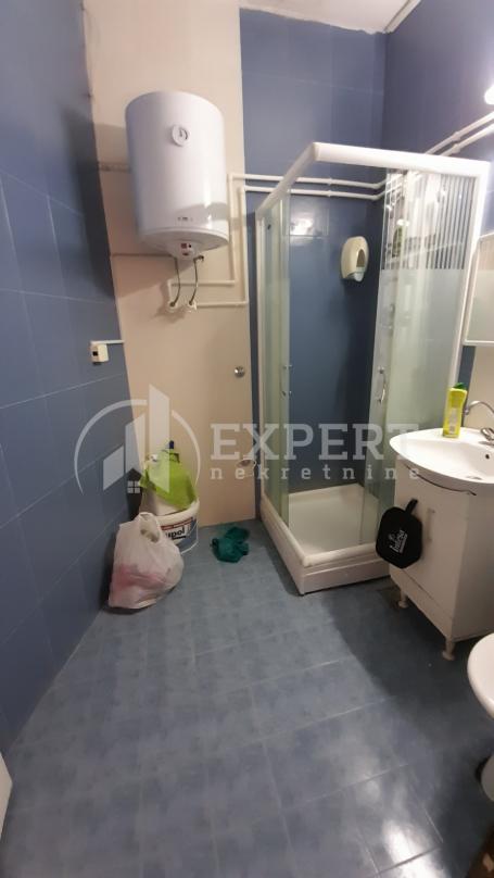 Garsonjera, apartman, 33 m2, treći sprat, lift, Gorča