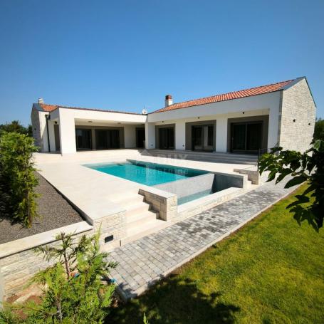 ISTRIA, ROVINJ - Modern single-storey villa surrounded by nature