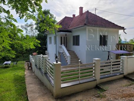 Kuća na prodaju,  Gadžin Han - Jagličje, 46. 000 eur. 