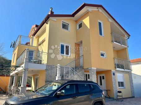 BILICE (ŠIBENIK) - APARTMENTHAUS 100 M VOM MEER ENTFERNT