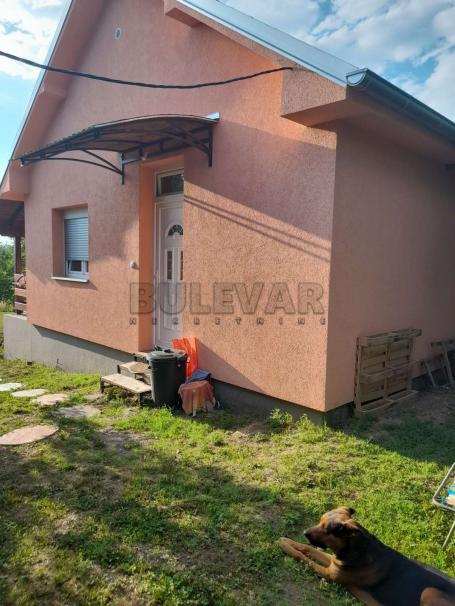 Vikend kuća, Prnjavor, 56m2, plac 8 ari