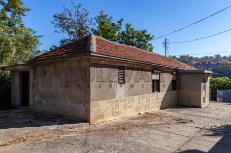 Kuća  na  Paliluli, 63 m2, pomoćni objekat, plac  628 m2, 