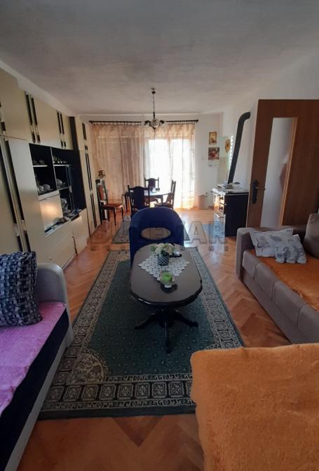 Lepa, novija kuća, 130 m2, plac  698 m2, na ravnom delu  Mramorskog  brda