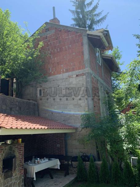 Kuća  za  odmor  u  Proseku, pored  Nišave, 75 m2, na  placu  331 m2