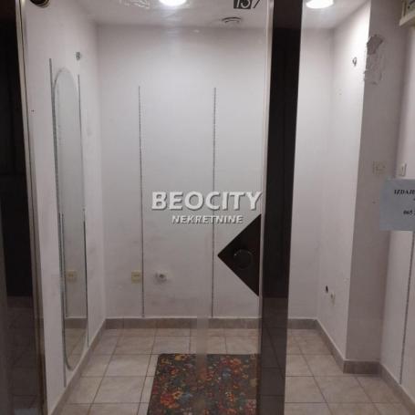 Stari grad, Knez Mihailova, Kneza Mihaila, 0. 5, 8m2, 30000EUR Lokal u TC Milenijum