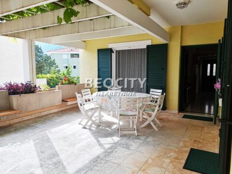 Petrovac, Centar, Stupovi, 6. 0, 181m2, 450000EUR