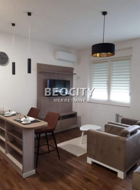 Novi Sad, Centar, Vuka Karadžića, 0. 5, 26m2, 400EUR