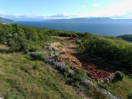 Unikatno Građevinsko Zemljište s 7 Građevinskih Dozvola i Pogledom na More