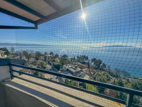 OPATIJA, CLOSE TO THE SEA - a larger apartment in a newer building with a pool and garden, panoramic