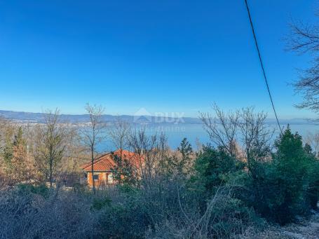 OPATIJA, LIGANJ - Grundstück mit Baugenehmigung für zwei Maisonette-Villen mit Swimmingpool