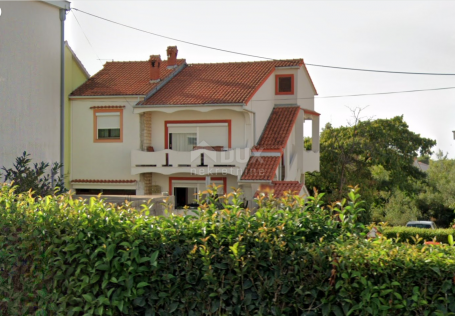 ZADAR, BOKANJAC – Geräumiges Familienhaus mit großem Potenzial!