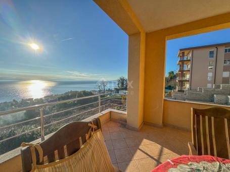 OPATIJA, CENTER - excellent larger apartment 127m2 with garage, terrace and panoramic sea view