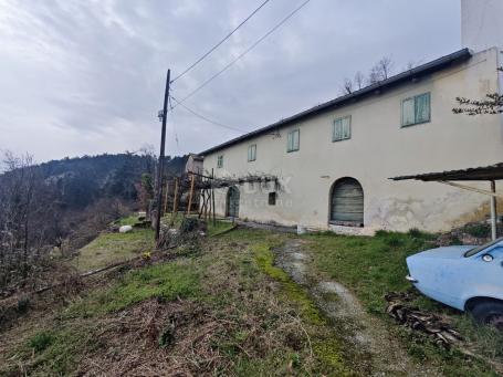 OPATIJA, POLJANE - Starina, 2 gospodarske zgrade, 5500 m2, panoramski pogled!