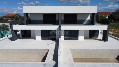 ZADAR, DEBELJAK - Semi-detached villa with pool and sea view